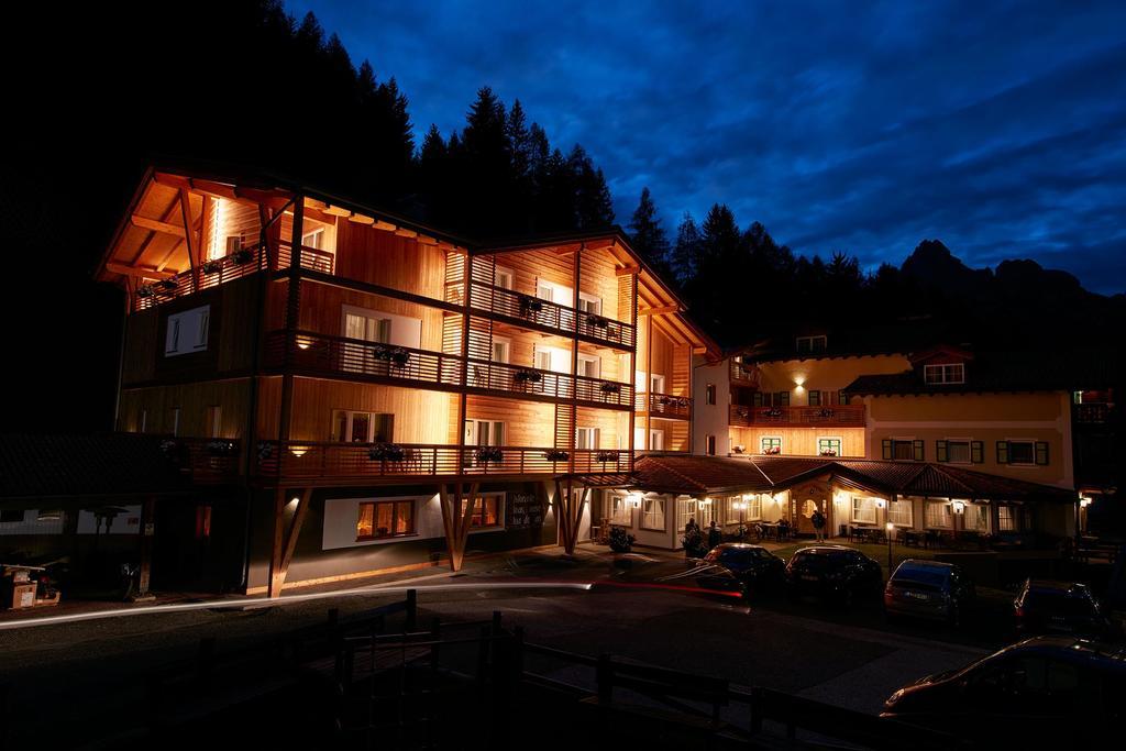 Hotel Valacia ポッツァ・ディ・ファッサ エクステリア 写真