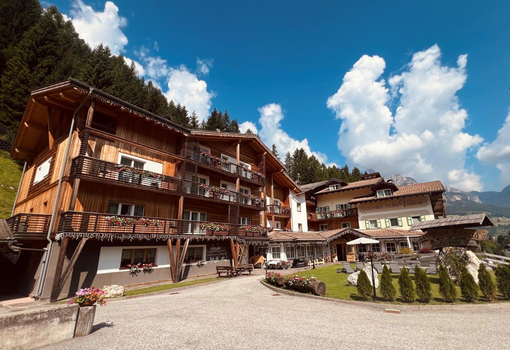 Hotel Valacia ポッツァ・ディ・ファッサ エクステリア 写真