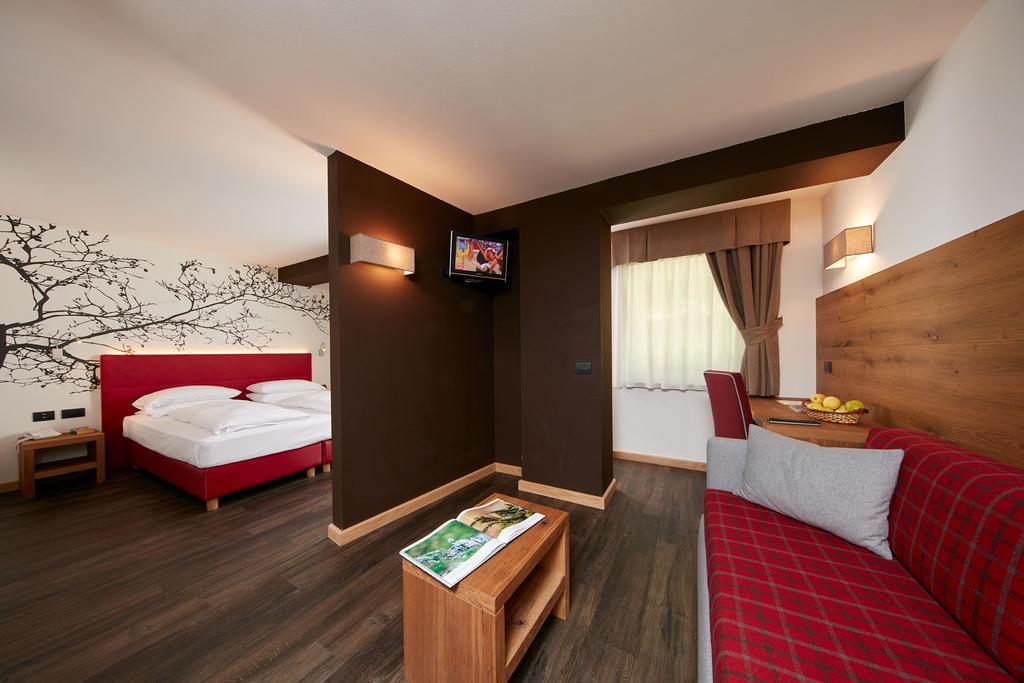 Hotel Valacia ポッツァ・ディ・ファッサ 部屋 写真