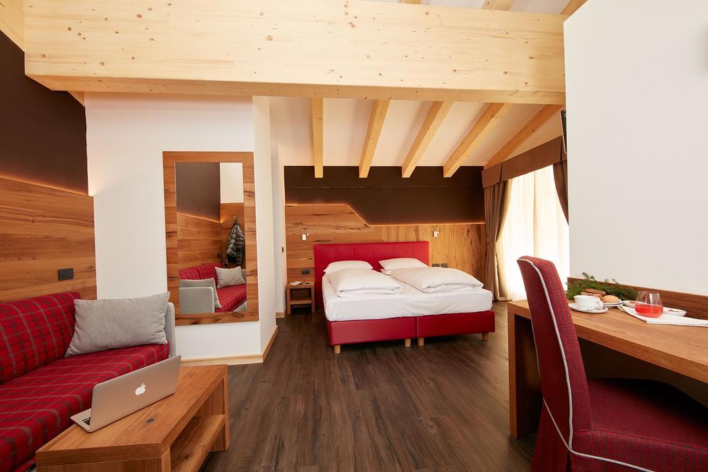 Hotel Valacia ポッツァ・ディ・ファッサ 部屋 写真