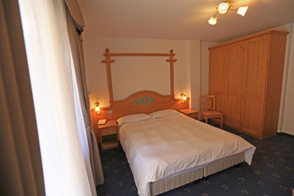 Hotel Valacia ポッツァ・ディ・ファッサ エクステリア 写真