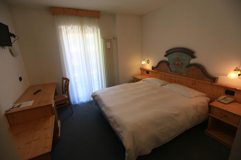 Hotel Valacia ポッツァ・ディ・ファッサ エクステリア 写真